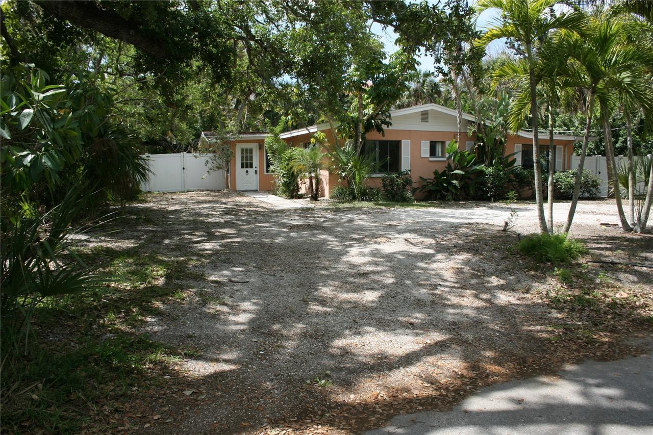 144 Garden Ln., Sarasota, FL 34242
