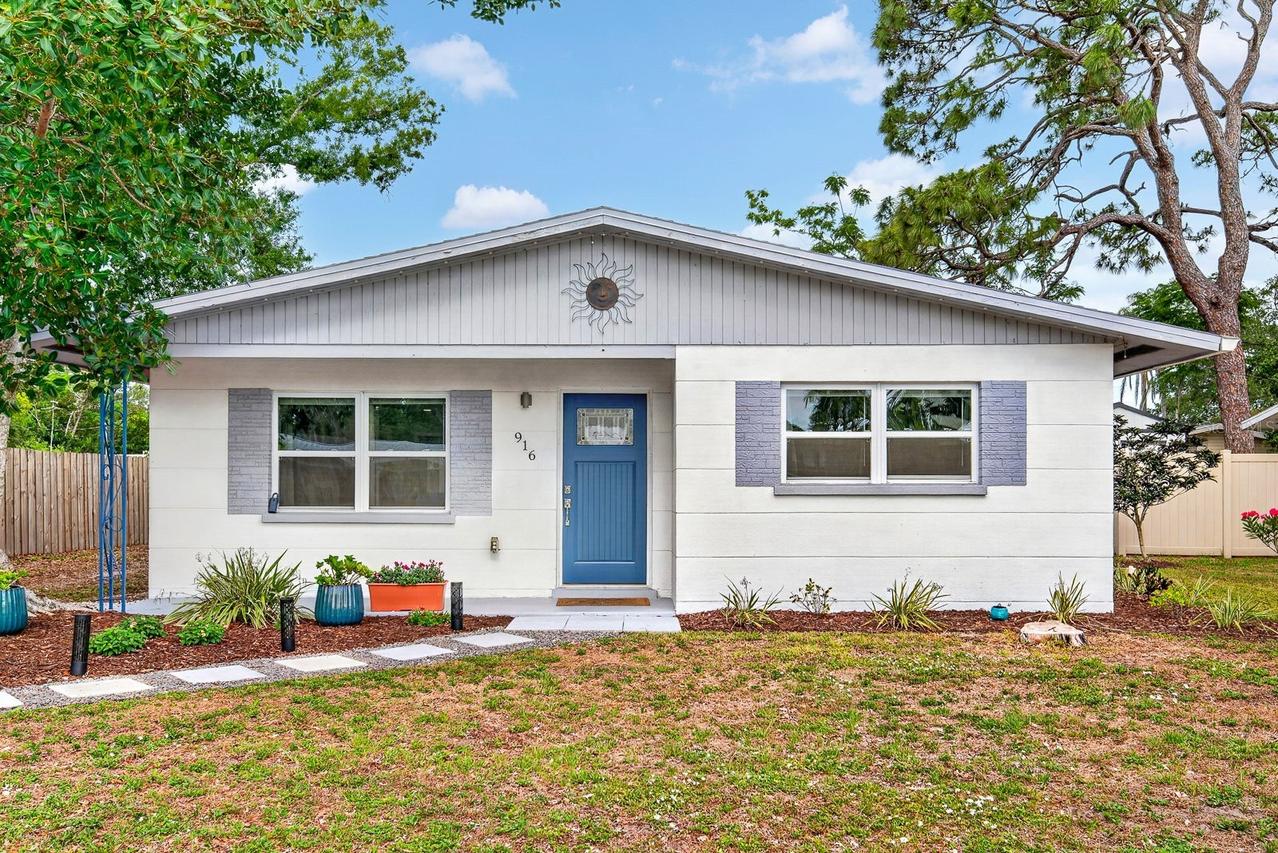916 Pattison Ave., Sarasota, FL 34237
