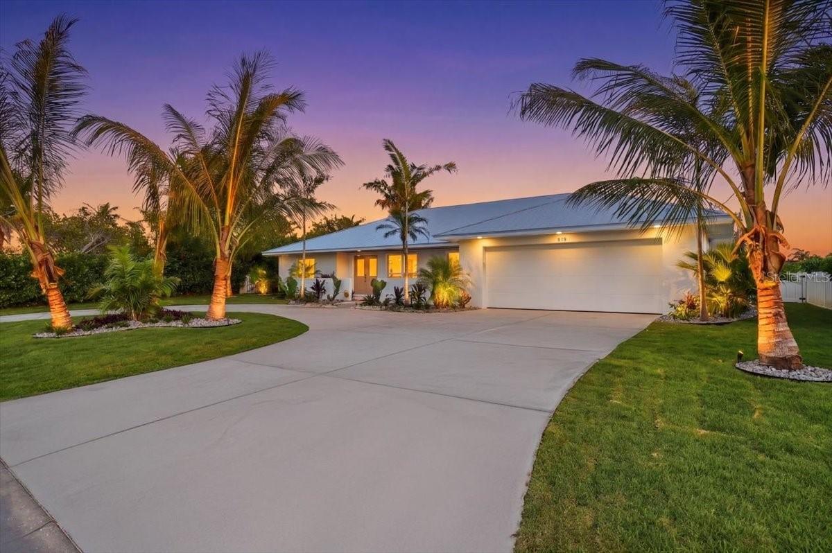 618 Gladstone Ln., Holmes Beach, FL 34217