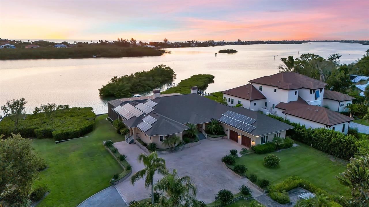 612 Laurel Rd., Nokomis, FL 34275