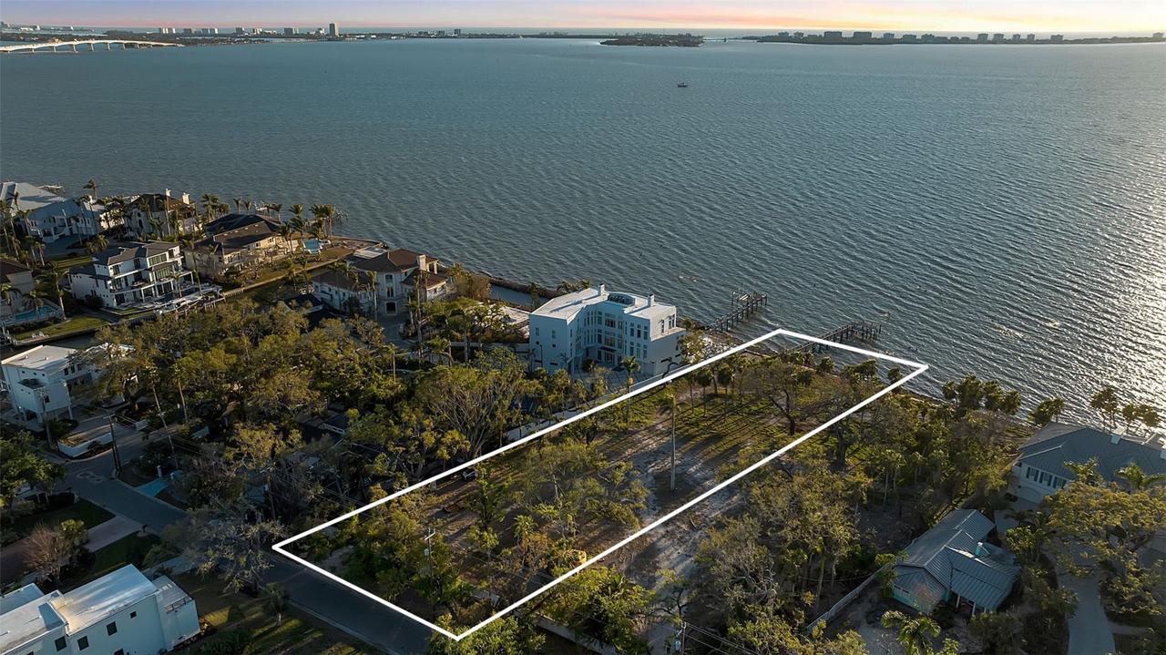 2043 Alameda Ave., Sarasota, FL 34234