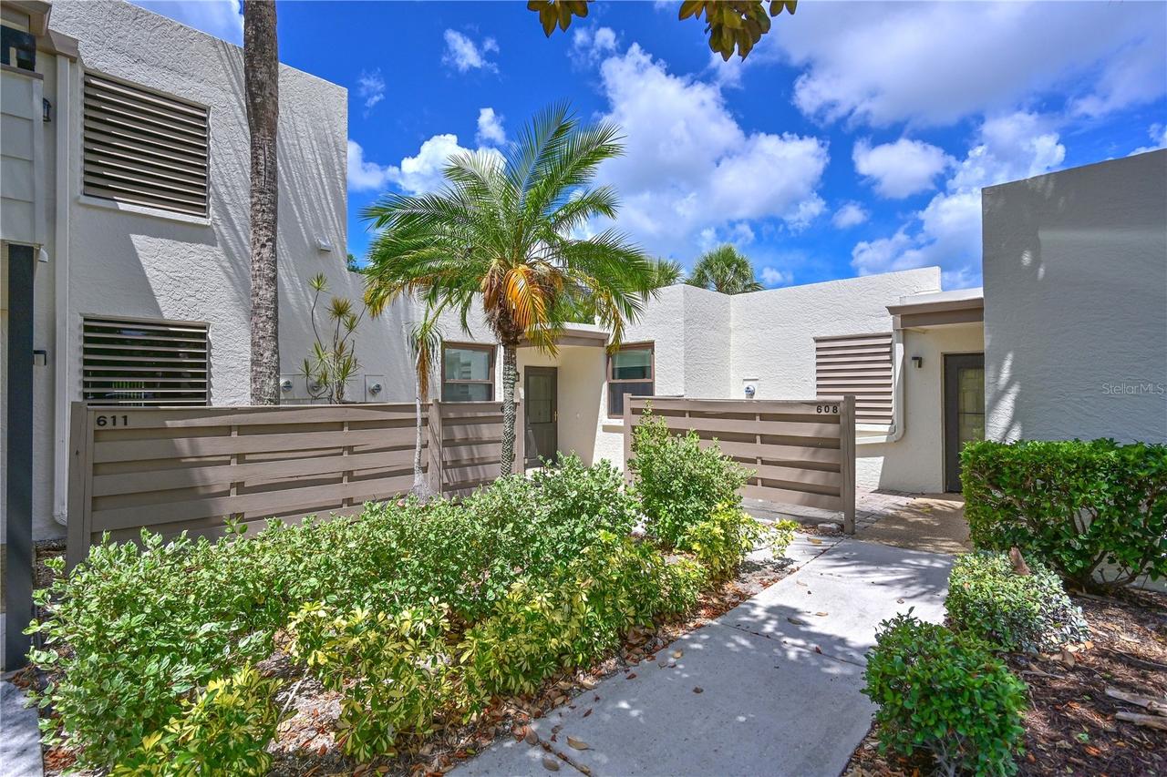 609 Woodlawn Dr., Bradenton, FL 34210