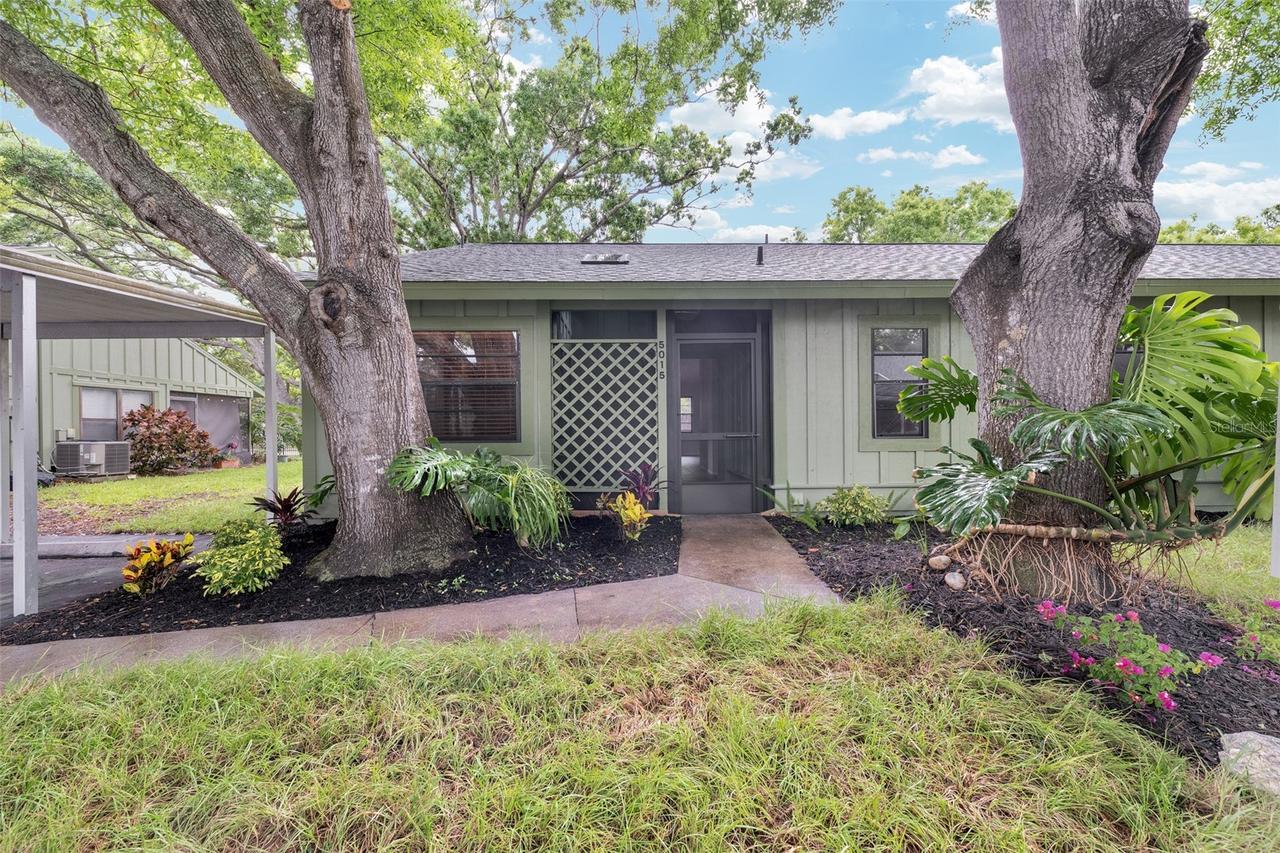 5015 Barrington Cir. #201, Sarasota, FL 34234
