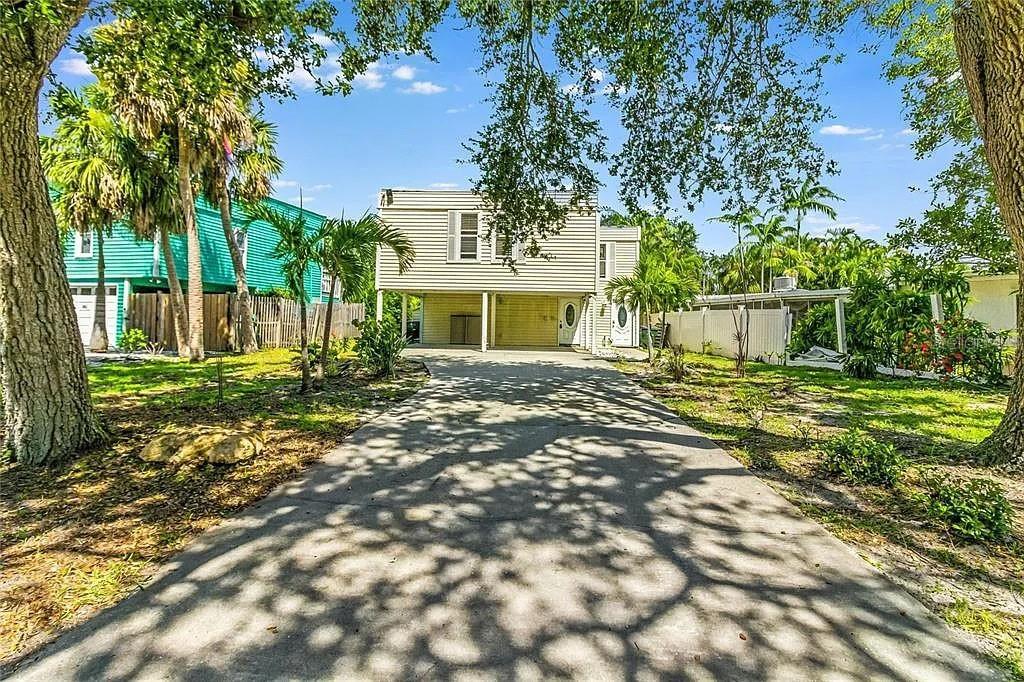 643 Calle De Peru, Sarasota, FL 34242