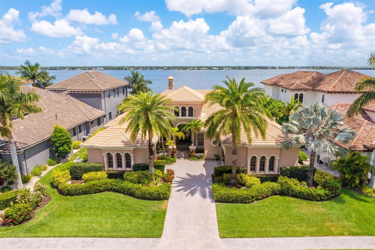 4015 Hawk Island Dr., Bradenton, FL 34208