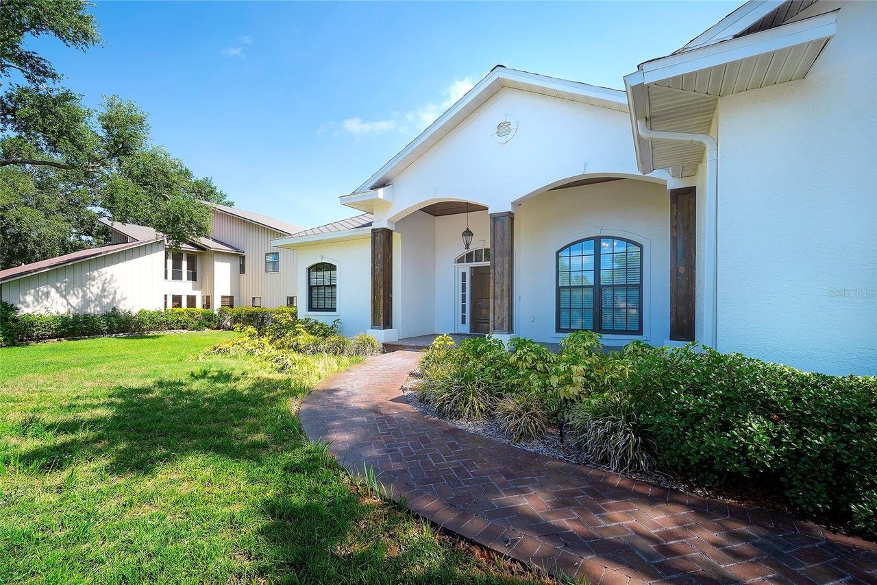 7820 17th Ave., Bradenton, FL 34209