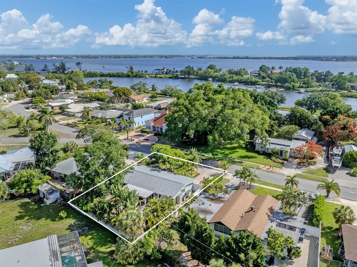 632 Park Dr., Bradenton, FL 34209