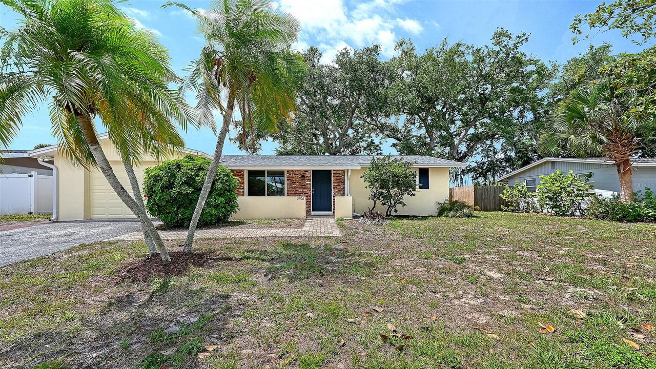 2706 White Sands Dr., Sarasota, FL 34231