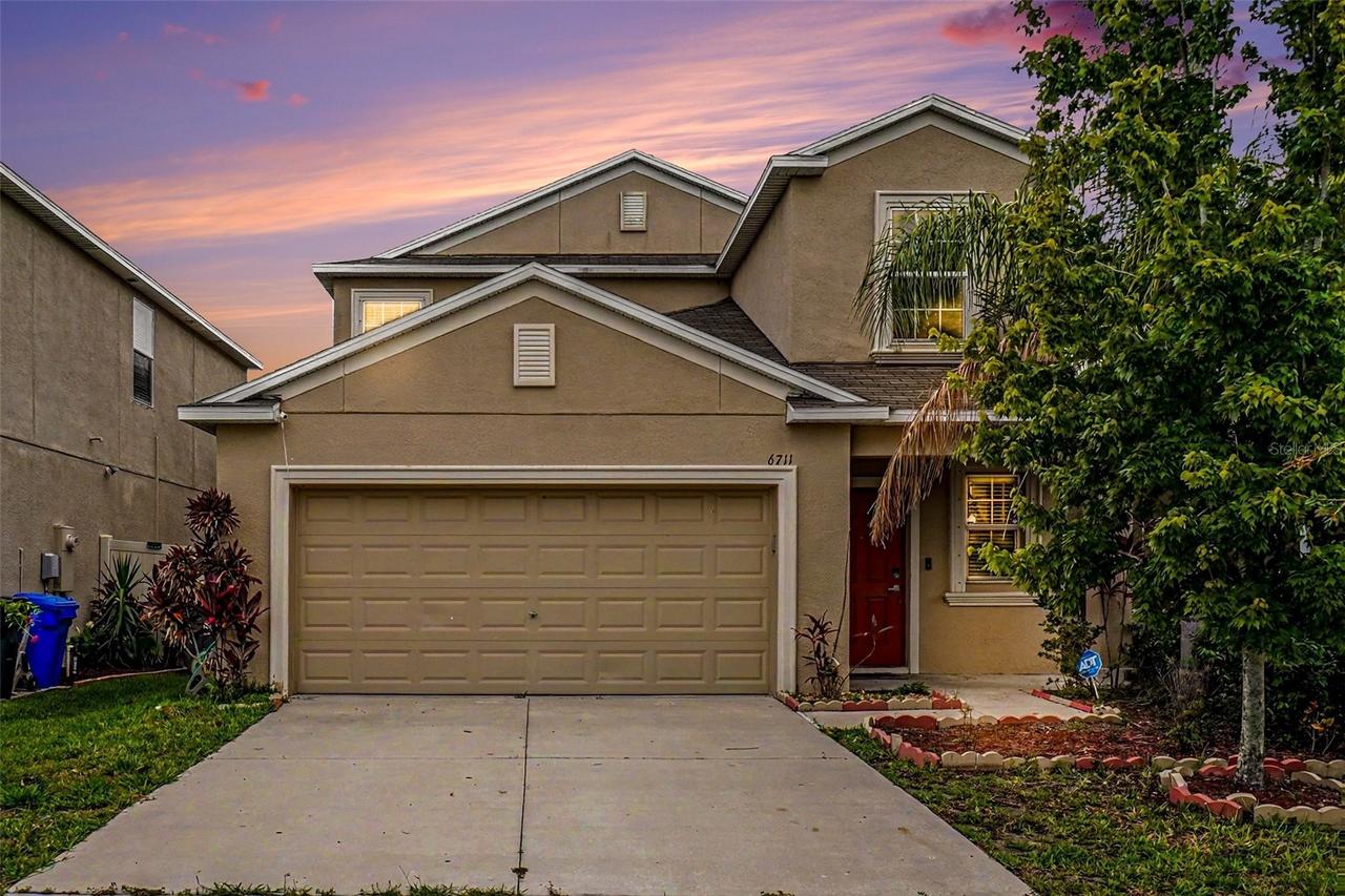 6711 Blue Moon Way, Sun City Center, FL 33573