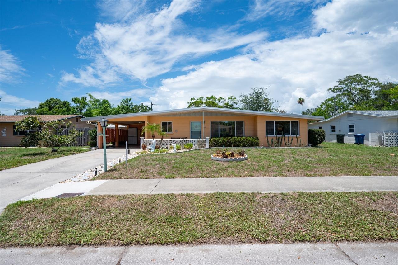 2215 Grove St., Sarasota, FL 34239