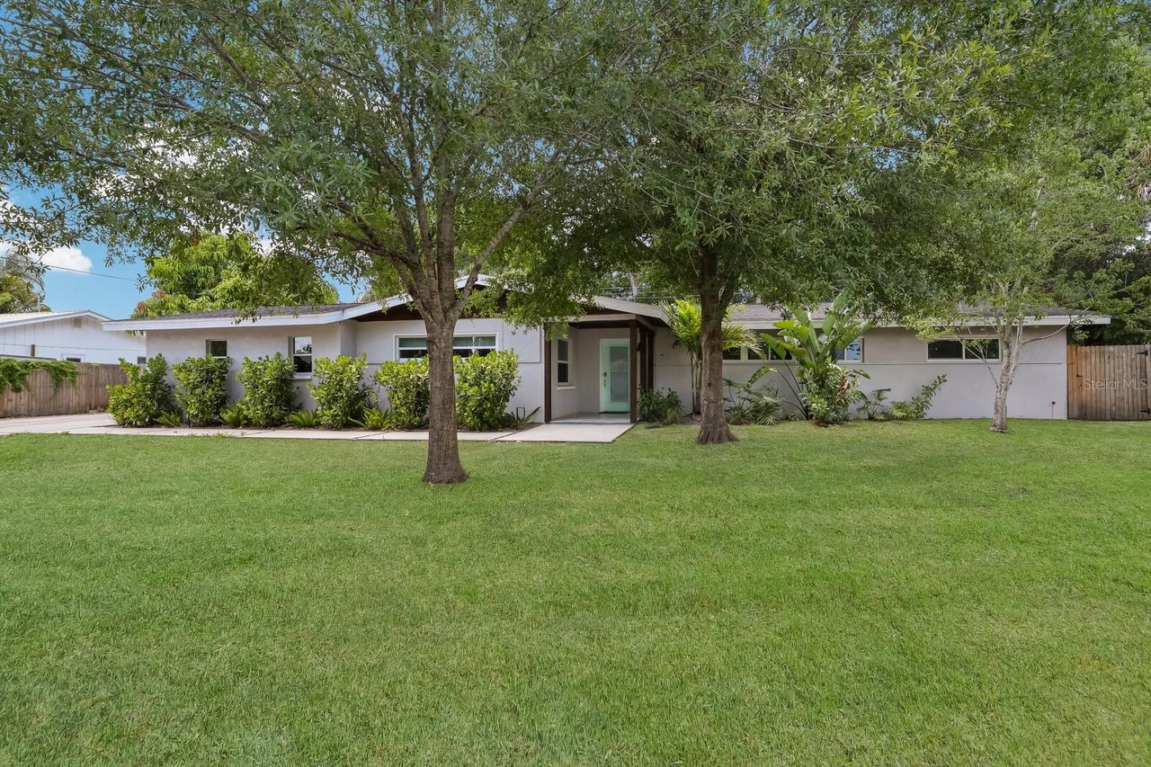 5720 Isanda Pl., Sarasota, FL 34231