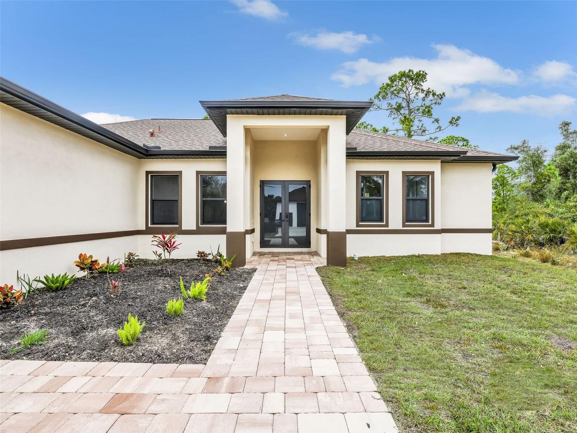 11042 Carnegie Ave., Englewood, FL 34224
