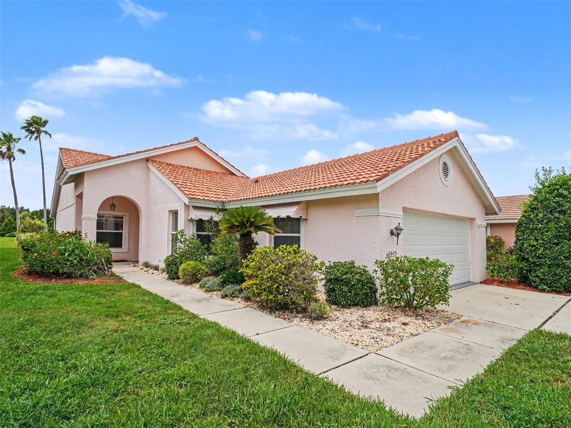 6643 Oakbrooke Cir., Bradenton, FL 34202