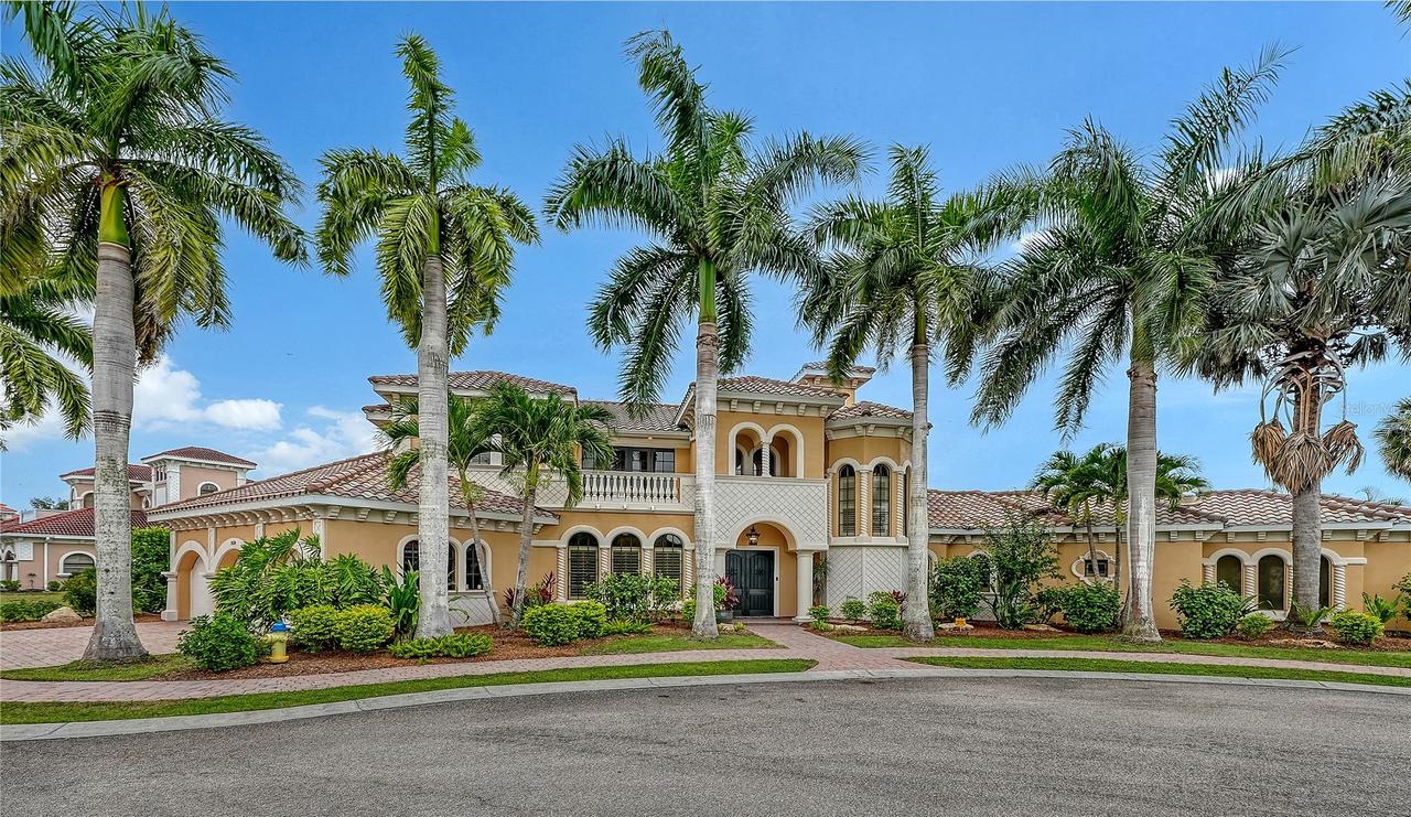 1630 Assisi Dr. #18, Sarasota, FL 34231