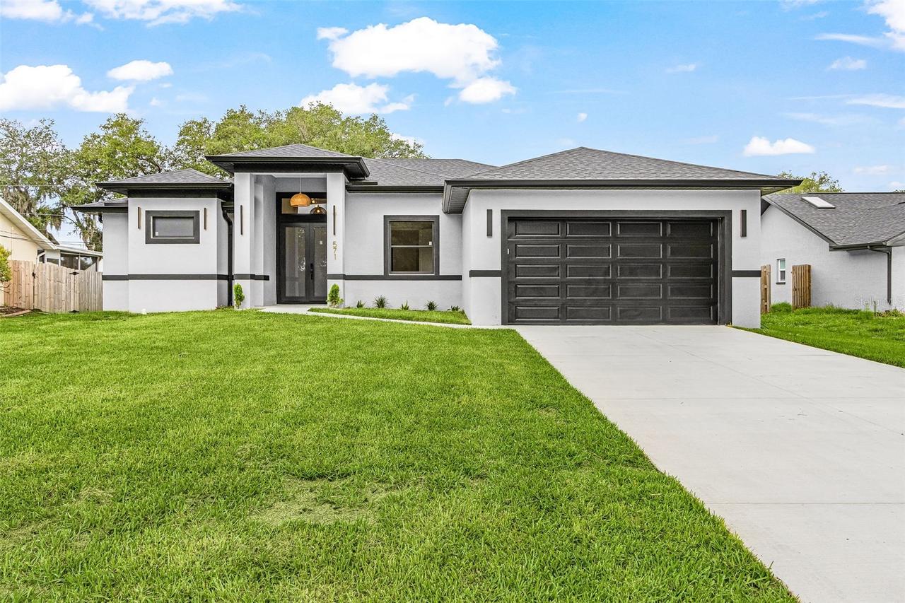 571 Presque Isle Dr., Port Charlotte, FL 33954