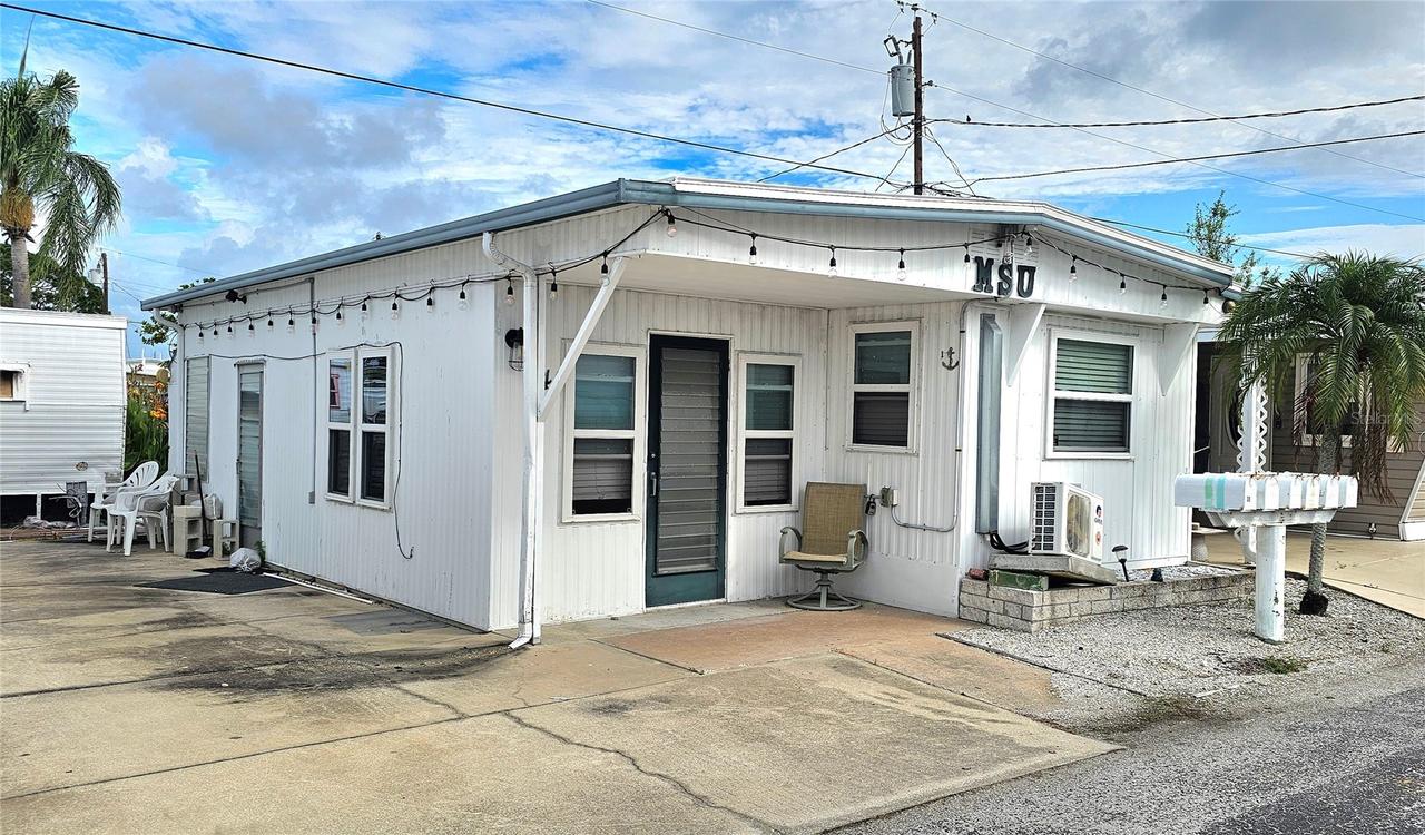 41 2nd St., Bradenton, FL 34210