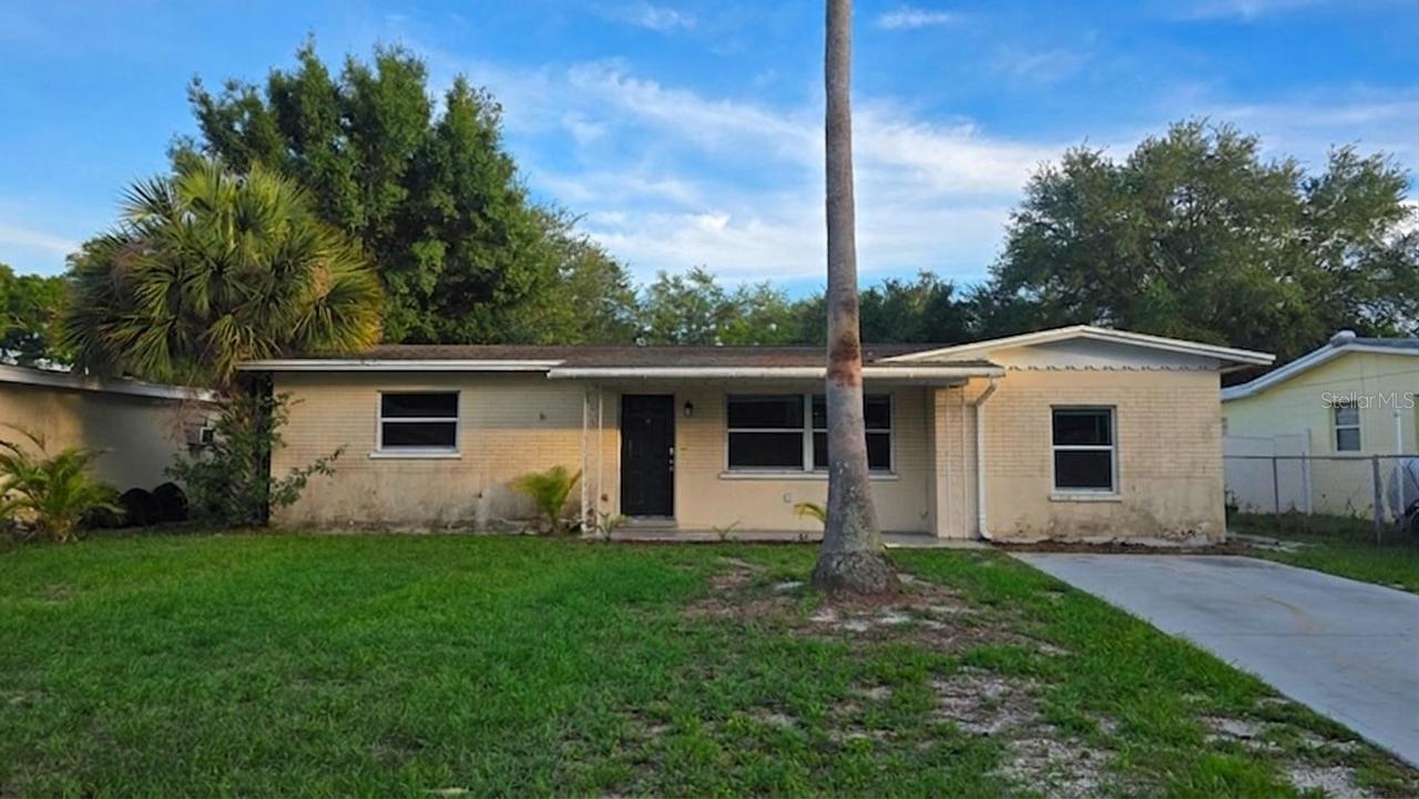731 Lakeside Dr., Largo, FL 33778
