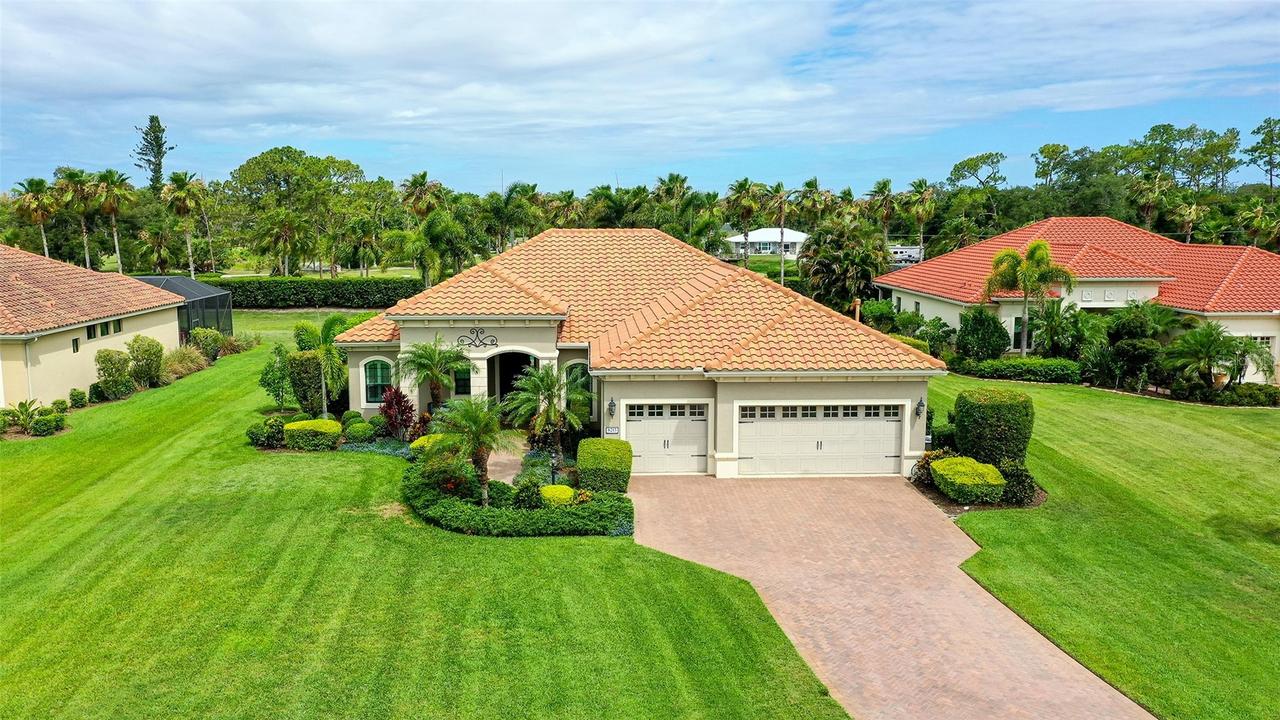 8215 Larkspur Cir., Sarasota, FL 34241