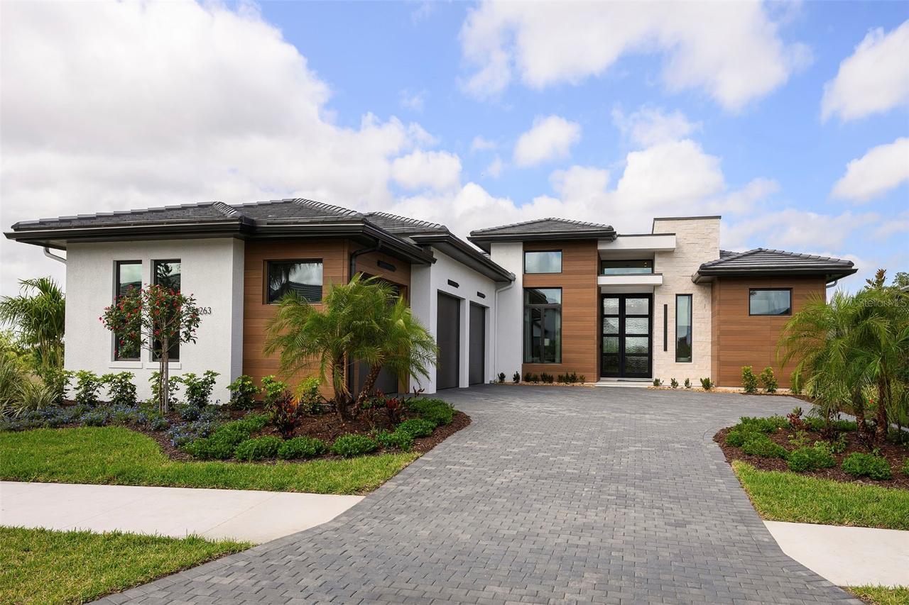 8613 Sandpoint St., Sarasota, FL 34240