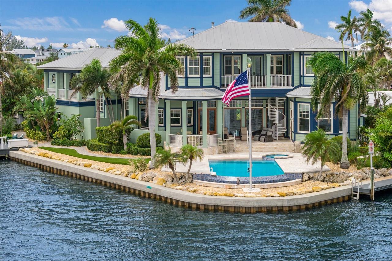 522 Bayview Dr., Holmes Beach, FL 34217