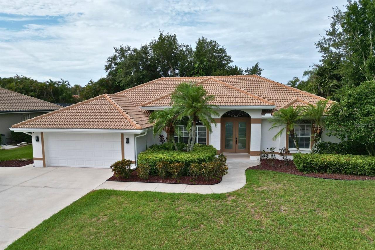 4824 Hanging Moss Ln., Sarasota, FL 34238