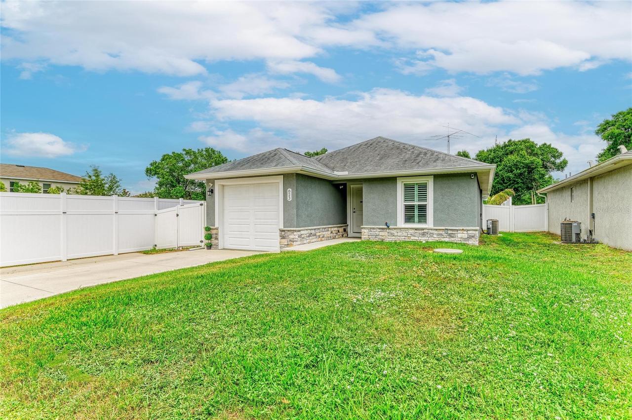 823 Bacon Ave., Sarasota, FL 34232
