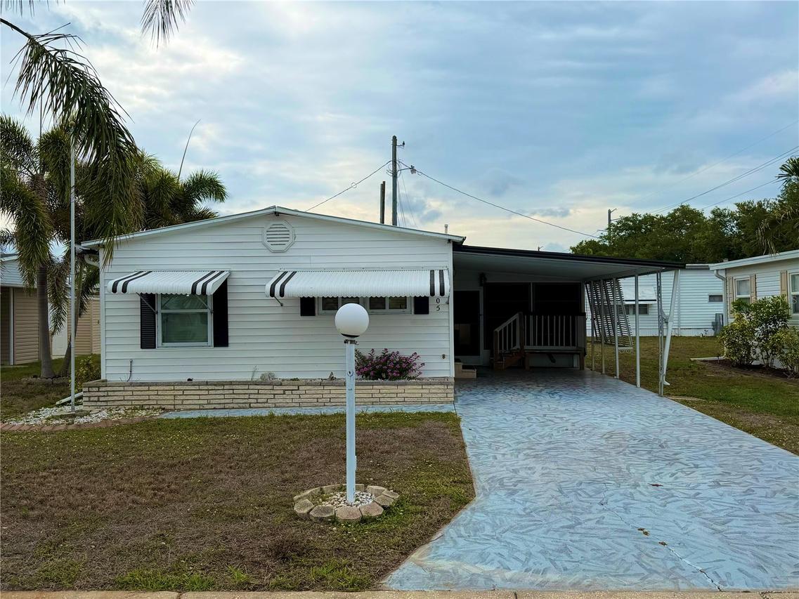 5205 5th St., Bradenton, FL 34203