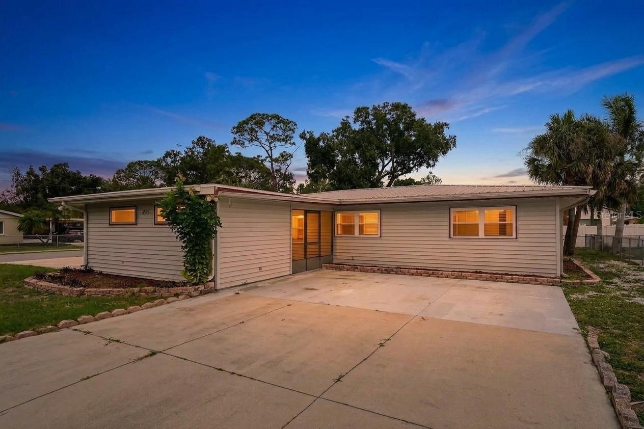 2505 Wood St., Sarasota, FL 34237