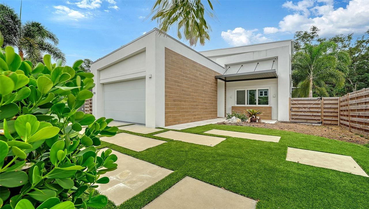 2138 Hawthorne St., Sarasota, FL 34239