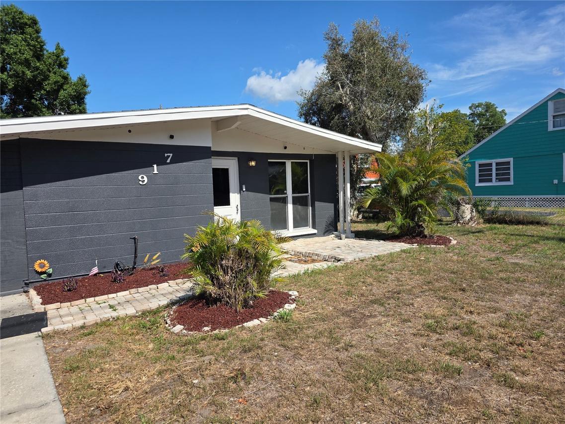 917 27th St., Bradenton, FL 34208