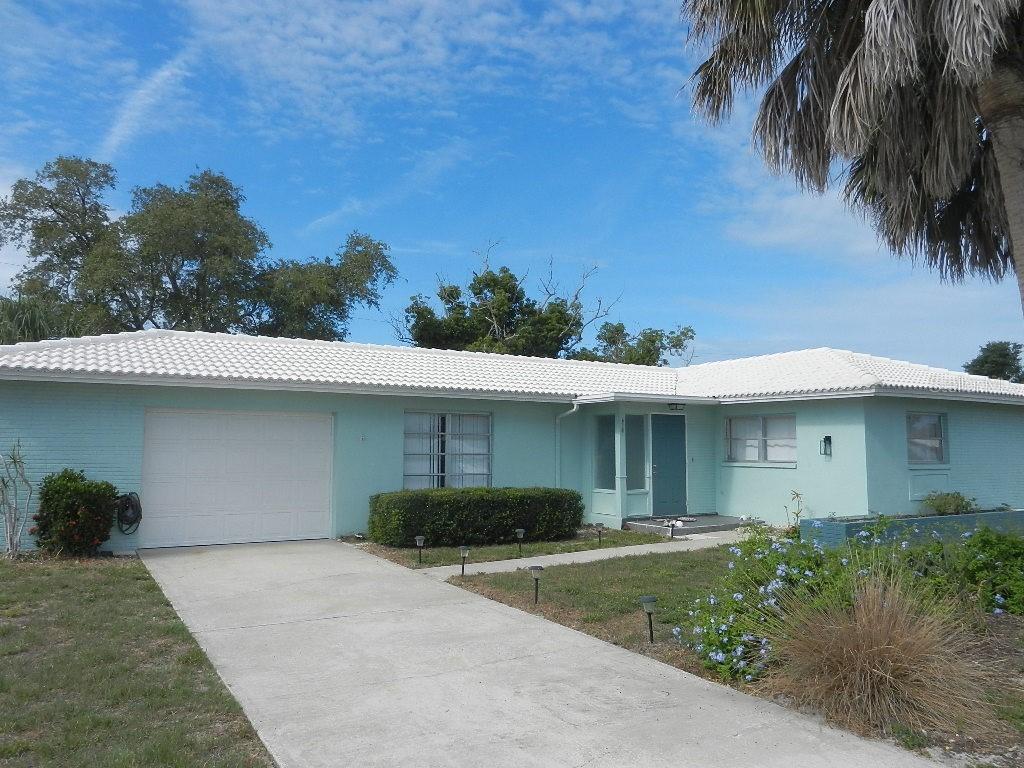 216 Chardin Dr., Nokomis, FL 34275