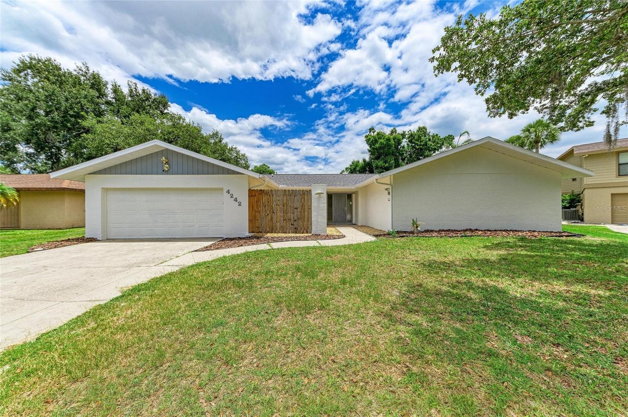 4242 Dryden Cir., Sarasota, FL 34241