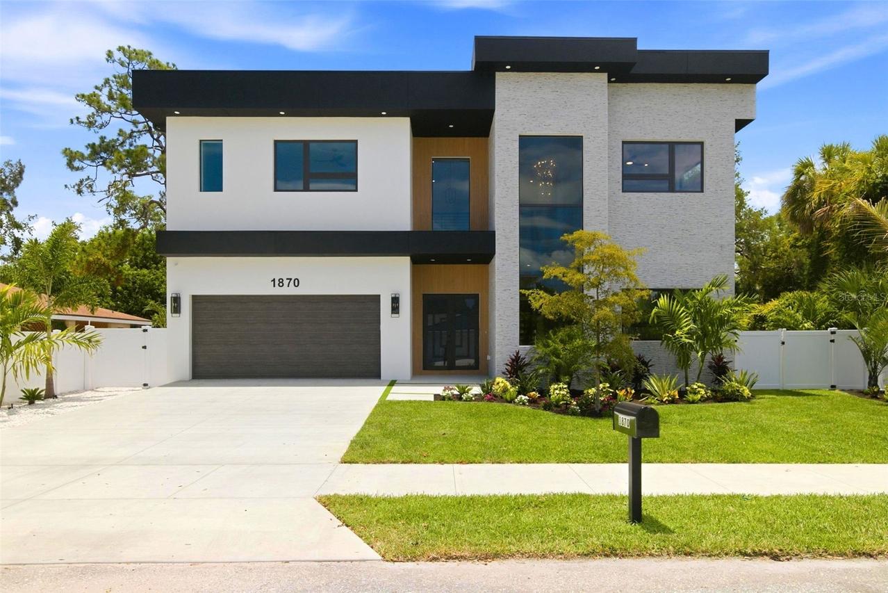 1870 Jasmine Dr., Sarasota, FL 34239
