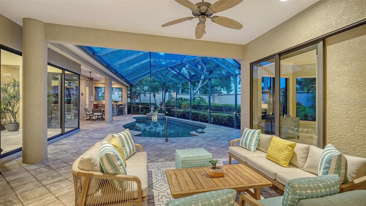 8889 Enclave Ct., Sarasota, FL 34238