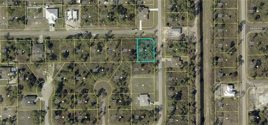1052 Danforth St., Lehigh Acres, FL 33974