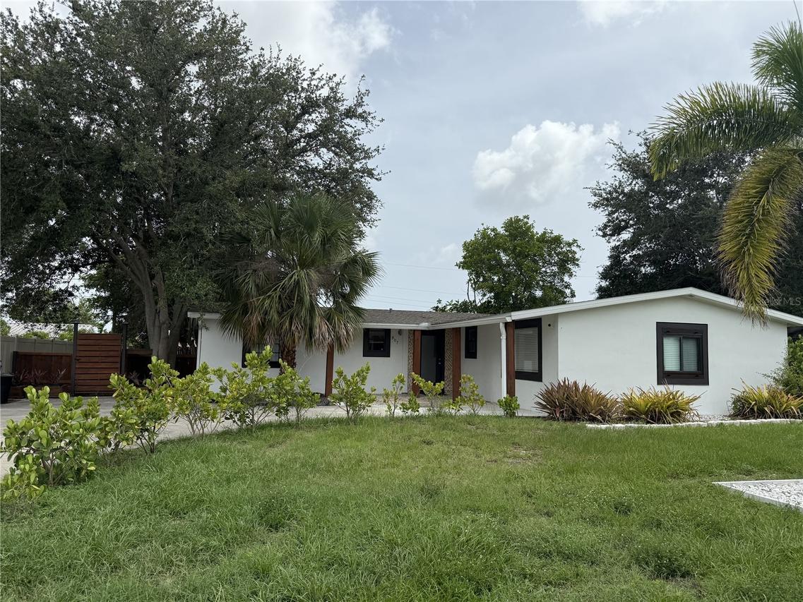 907 Fruitland Ave., Bradenton, FL 34207