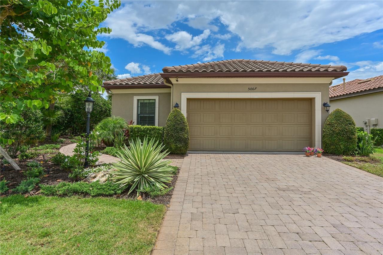 5007 Serata Dr., Bradenton, FL 34211