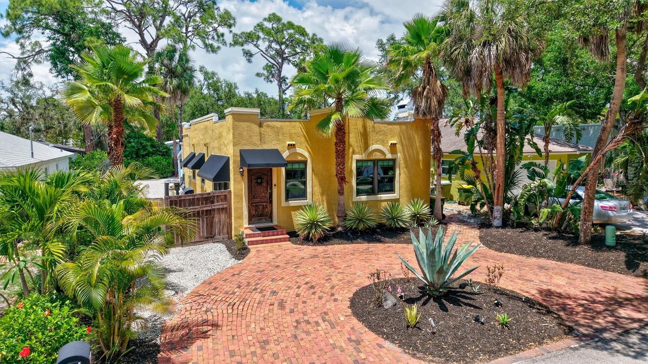 2437 Floyd St., Sarasota, FL 34239