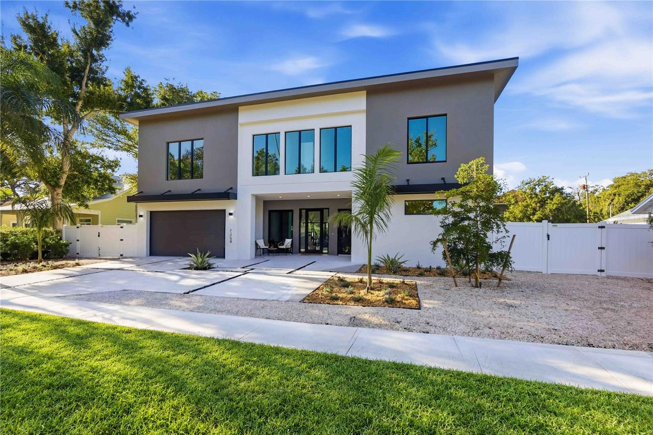 2258 Arlington St., Sarasota, FL 34239