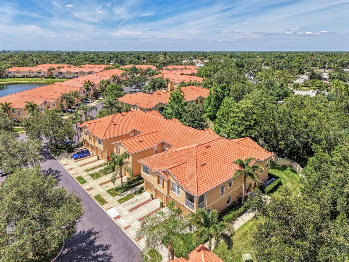 3627 Parkridge Cir. #11-203, Sarasota, FL 34243