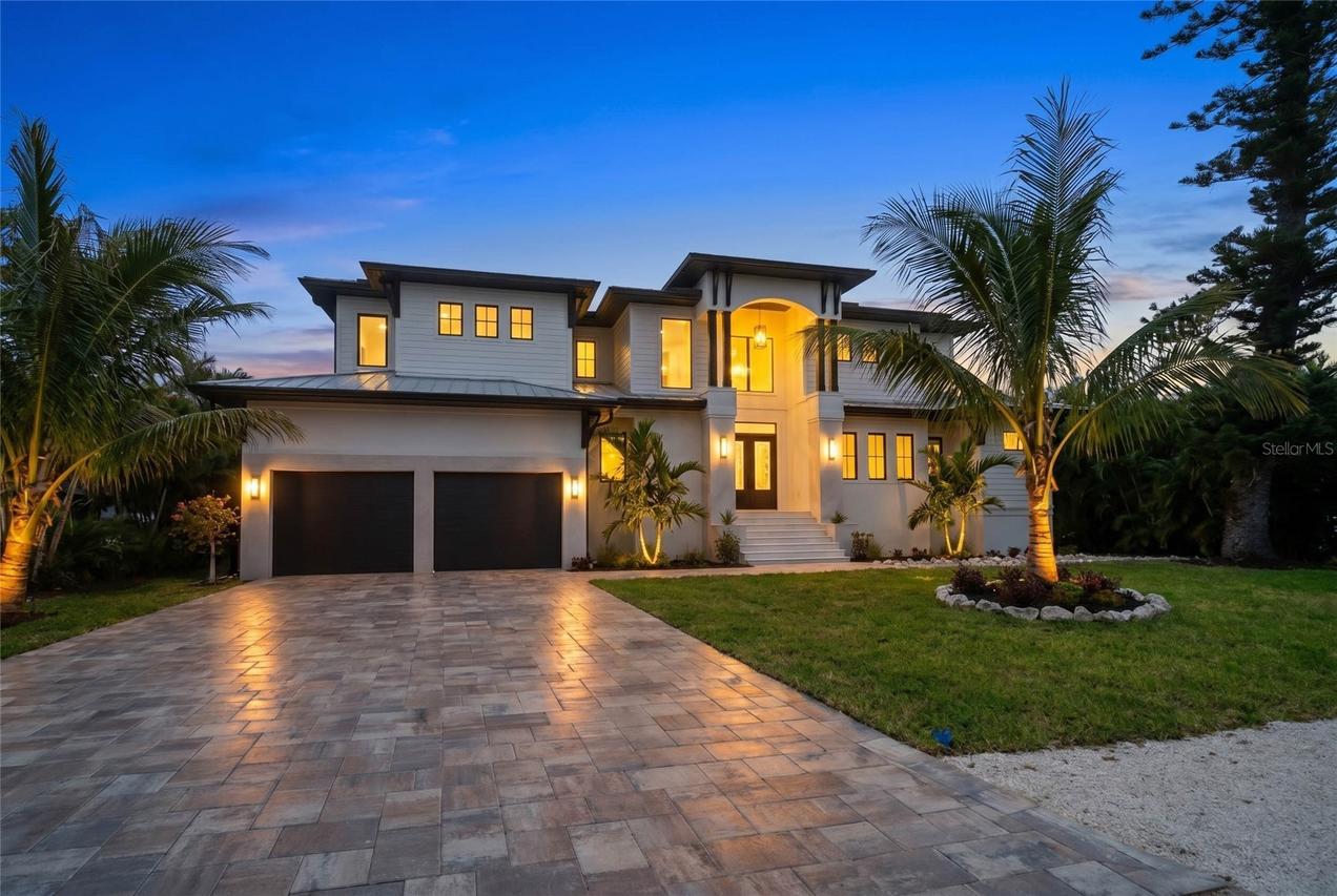 626 Buttonwood Dr., Longboat Key, FL 34228