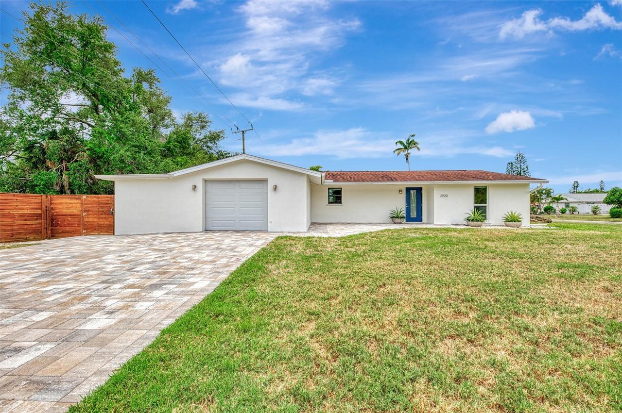 2920 Gulf Gate Dr., Sarasota, FL 34231