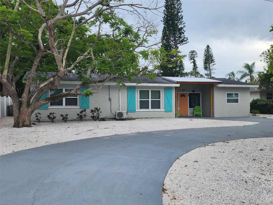 7511 1st Ave., Bradenton, FL 34209