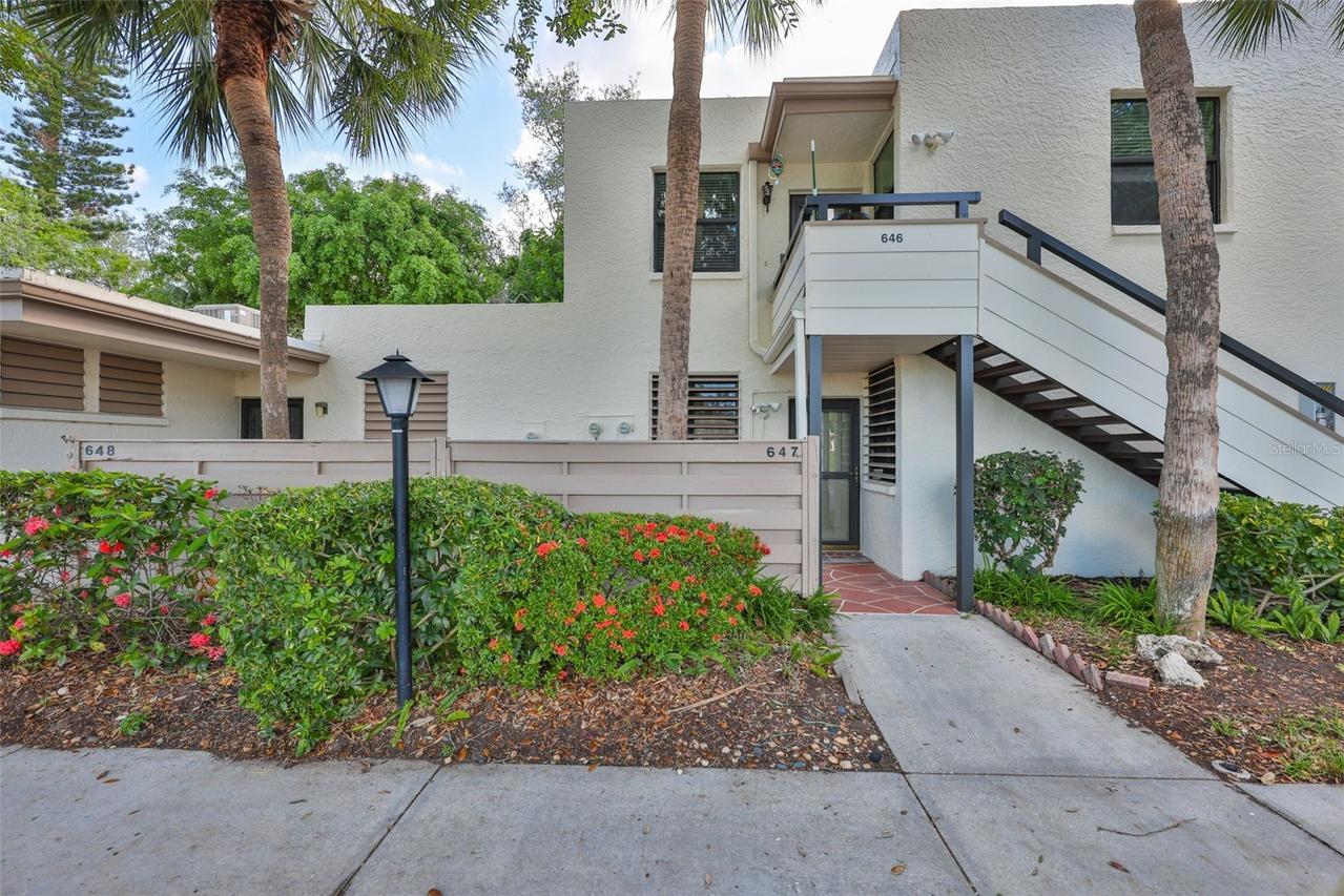 647 Woodlawn Dr., Bradenton, FL 34210