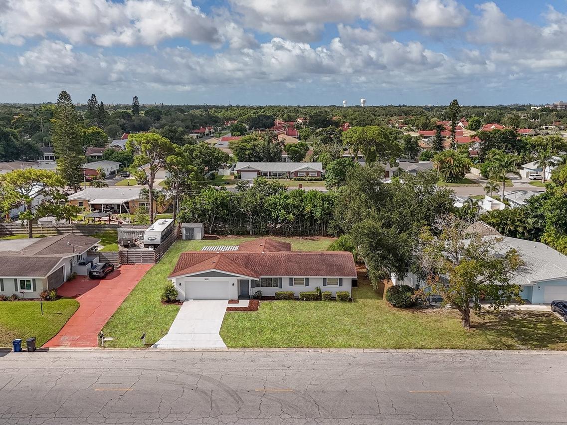 5605 9th Avenue Dr., Bradenton, FL 34209