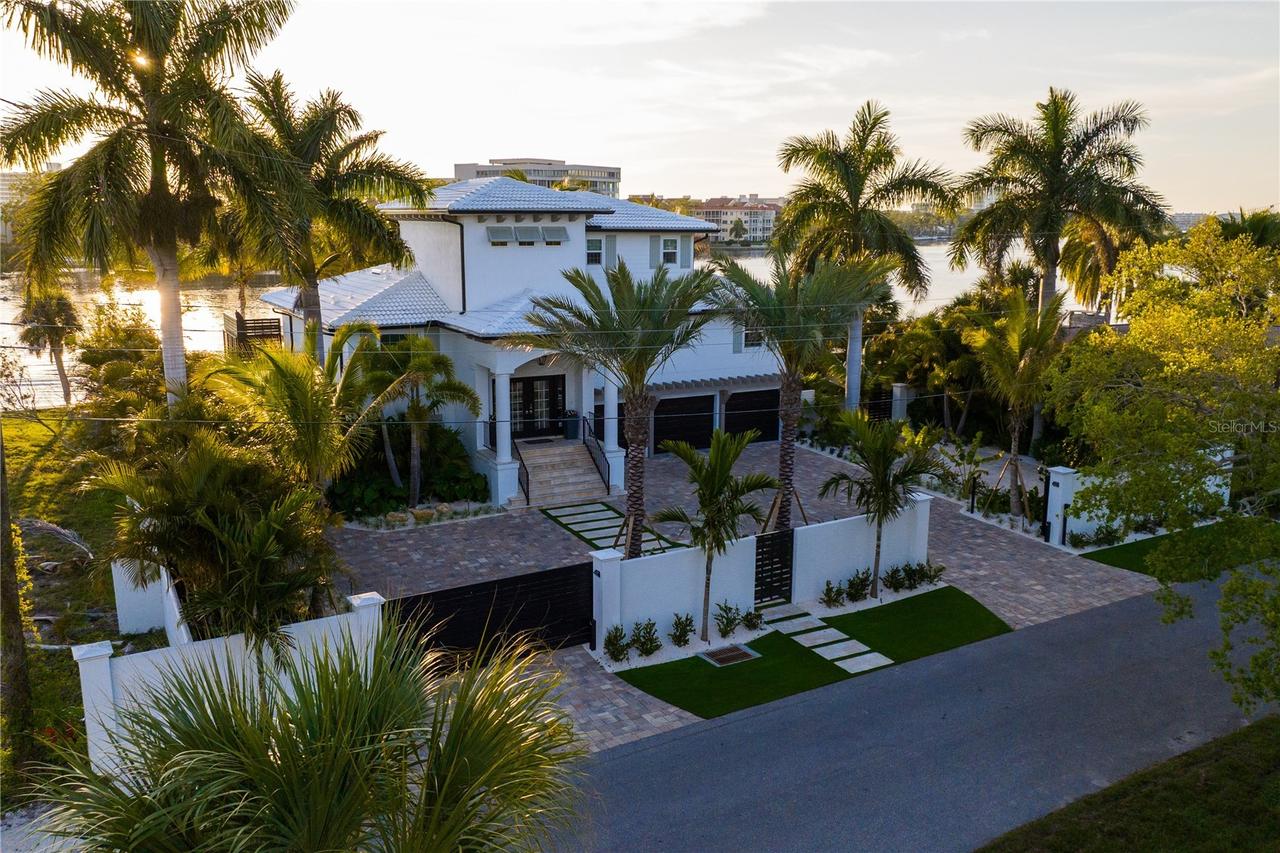6448 Hollywood Blvd., Sarasota, FL 34231