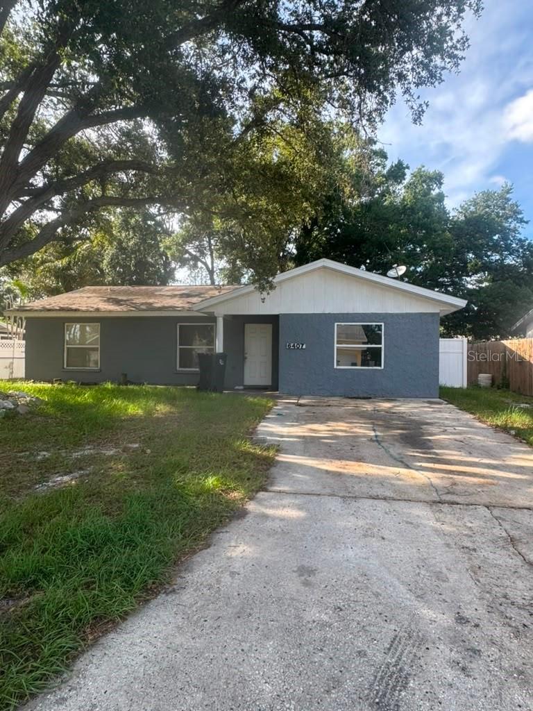 6407 2nd Ave., Bradenton, FL 34208