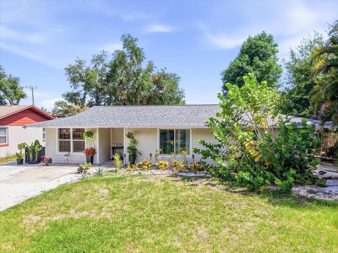 3307 3rd Ave., Bradenton, FL 34205