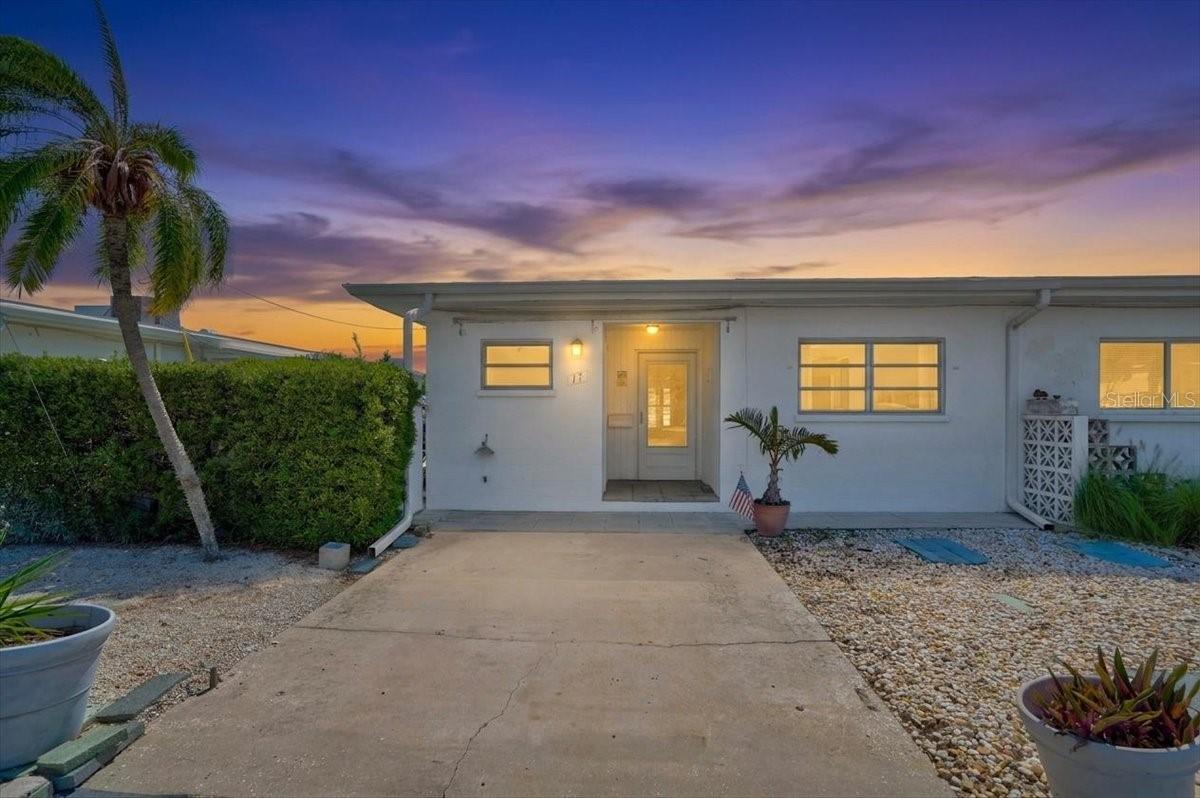 17 Seaside Ct., Holmes Beach, FL 34217