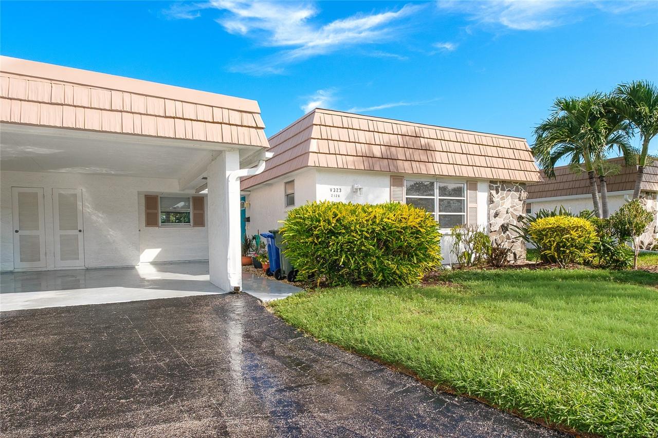 2126 Riverbluff Pkwy. #V323, Sarasota, FL 34231